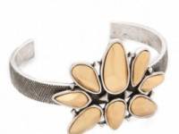 House of Harlow 1960 Aven Cuff