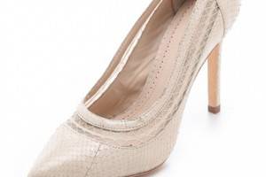 Pour La Victoire Cailyn Pumps