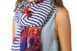 Juicy Couture Romantic Rose Scarf